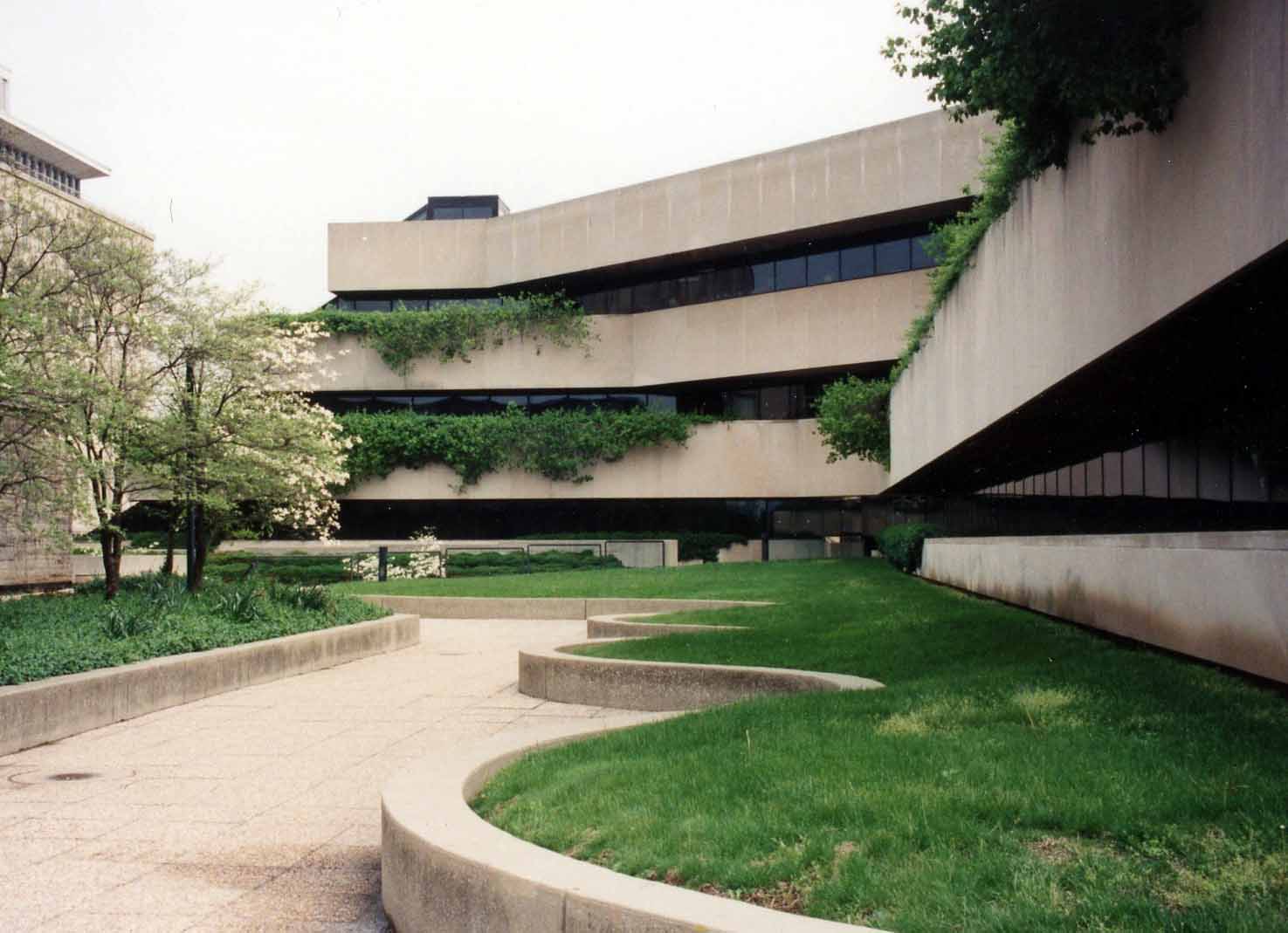 IU School of Public and Environmental Affairs renamed for